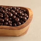 فستق مغطى بشوكولاتة الحليب