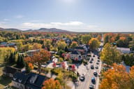 شارع Shefford في Bromont بألوان الخريف