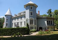 Manoir-Papineau في Montebello