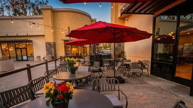 صورة من Mosaic Mediterranean Grill & Cafe، ٧ من ٧