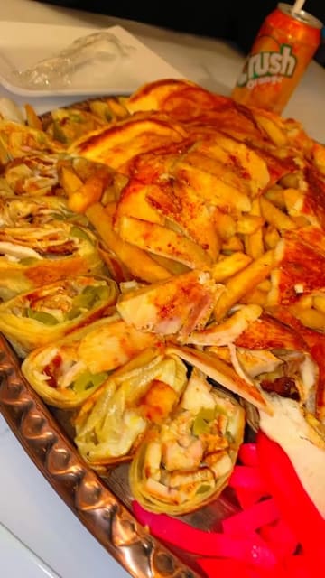 صورة من رويال روستر شاورما، ٢ من ٤