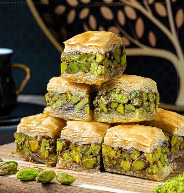 صورة من حلويات التاج، ٣ من ٨