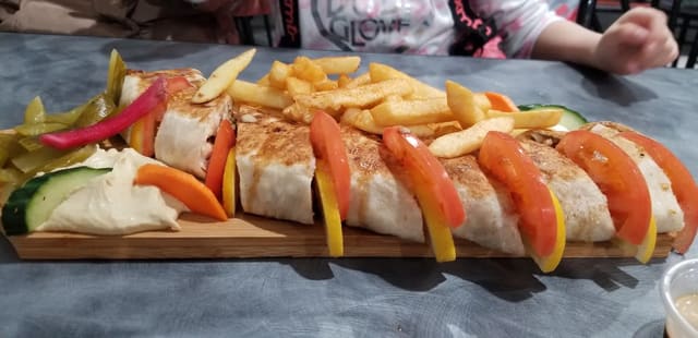 صورة من شاورما أبو العبد، ٣ من ٤