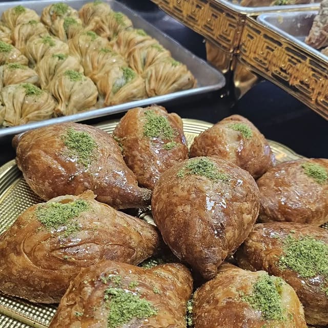 صورة من باتيسري اليمان، ٢ من ٤