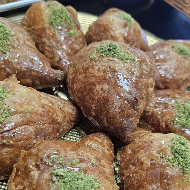 صورة من باتيسري اليمان، ٣ من ٤