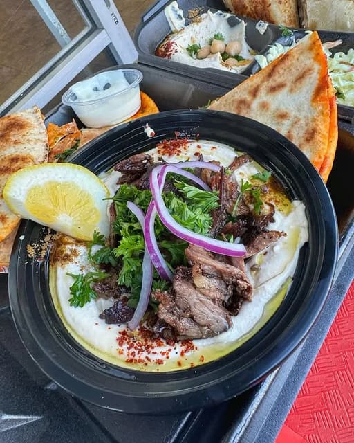 صورة من بورج ستار شاورما، ١ من ١