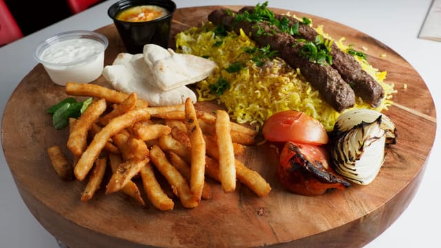 صورة من فور هيروز غريل، ٢ من ٦