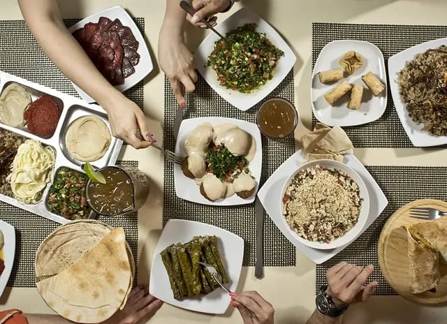 صورة من بابلونيا للمأكولات العربية، ١ من ٦