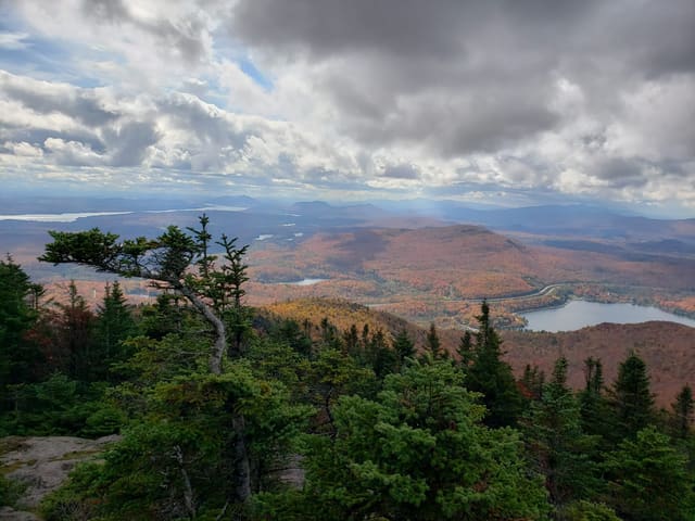 صورة من Parc national du Mont-Orford: قمم وشواطئ بحيرات ومسارات ثلجية، ٢ من ١٩