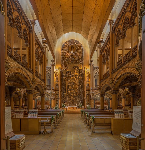 صورة من Basilique Notre-Dame: عمارة وزخارف تاريخية، ٦ من ١٥