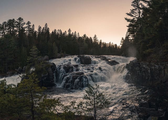 صورة من Chutes-Dorwin وMonte-à-Peine: شلالات Lanaudière في كل الفصول، ٦ من ٣٢