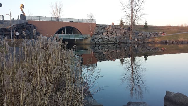 صورة من Parc de la Cité: مسارات حول الماء، ٤ من ١٥