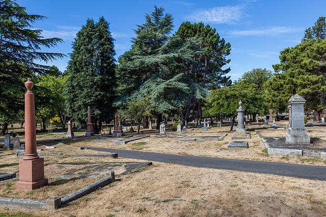 صورة من Ross Bay Cemetery: ممرات هادئة وتراث منحوت، ١ من ١