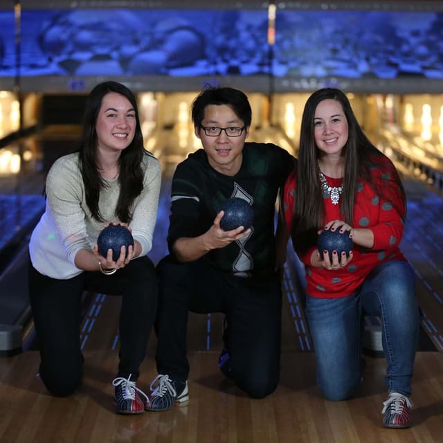 صورة من Toppler Bowl: بولينغ بخمس قوارير، ٣ من ٧