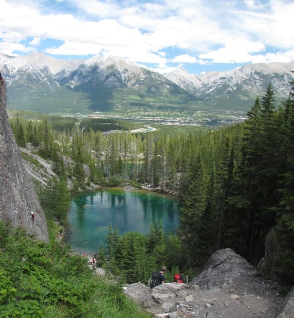 صورة من Grassi Lakes: بحيرات فيروزية فوق Canmore، ٢ من ٢٥