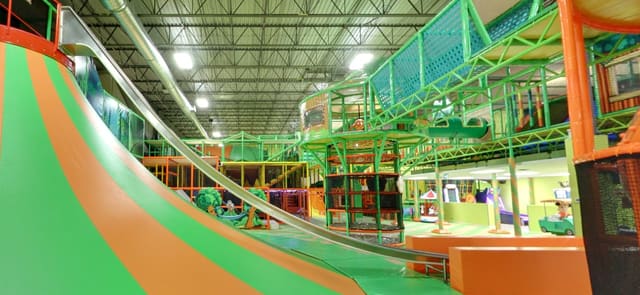 صورة من Hide N Seek Indoor Playground: متاهة لعب وزحاليق داخلية، ٥ من ٦