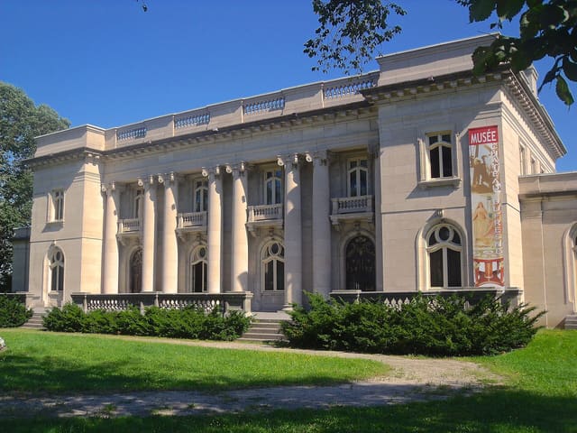 صورة من Château Dufresne: قصر تاريخي وزخارف داخلية، ١ من ١٥