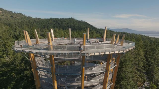 صورة من Malahat SkyWalk: ممر مرتفع وبرج حلزوني، ١ من ١٨