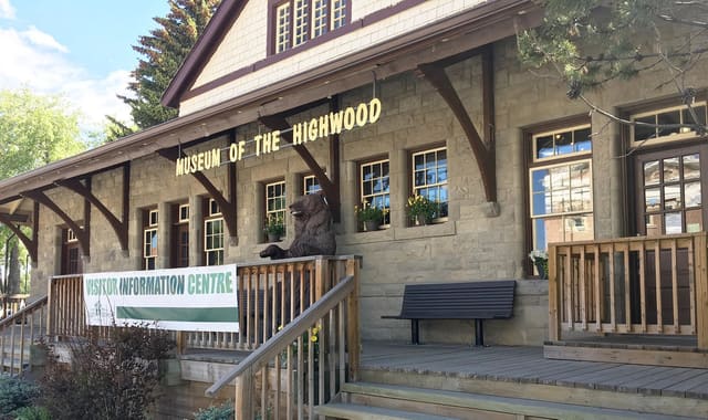 صورة من Museum of the Highwood: قصص High River في محطة القطار، ١ من ٥