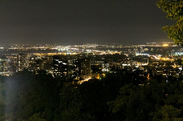 صورة من Belvédère Summit: إطلالة على مونتريال من أعلى Westmount، ٦ من ١٧