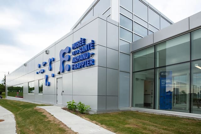 صورة من Musée de la santé Armand-Frappier: معرض ومختبر علوم للعائلة، ١ من ١٦