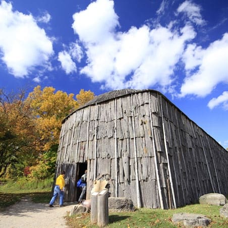 صورة من Crawford Lake: ممشى بحيرة وبيوت طويلة تاريخية، ١ من ٧