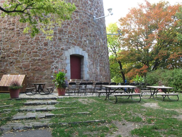 صورة من Parc Jean-Drapeau: مسارات Mont Boullé وبرج Lévis على جزيرة Sainte-Hélène، ٦ من ١٩