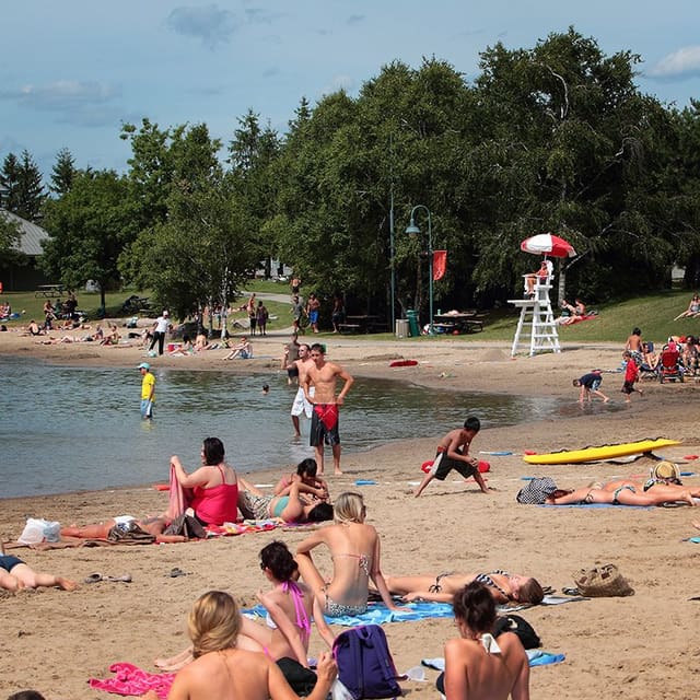 صورة من Plage Jean-Doré: شاطئ رملي للسباحة في Parc Jean-Drapeau، ٧ من ١٨