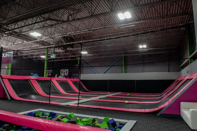 صورة من Flying Squirrel Winnipeg: ترامبولين وقاعات لعب، ٤ من ١٦