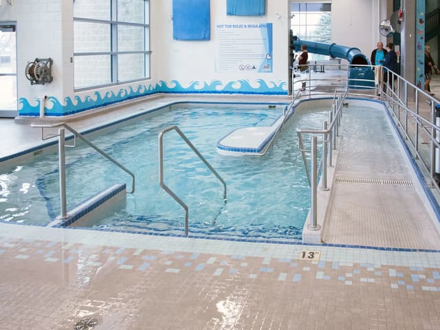 صورة من Strathmore Aquatic Centre: مسبح وزحليقة للأطفال، ٣ من ١٠