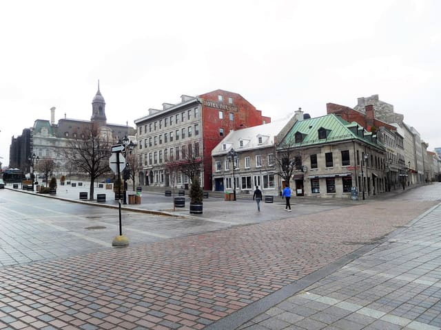 صورة من Place Jacques-Cartier: استراحة في مونتريال القديمة، ١ من ١٧