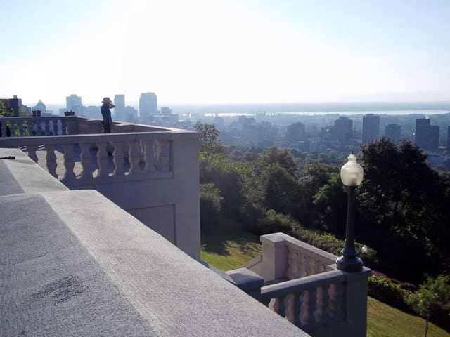 صورة من Belvédère Summit: إطلالة على مونتريال من أعلى Westmount، ٢ من ١٧