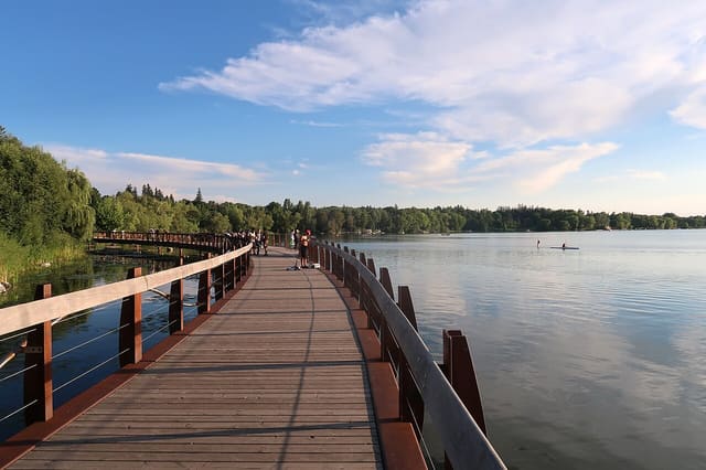 صورة من Lake Wilcox Park: ممشى وحدائق على البحيرة، ١ من ٧