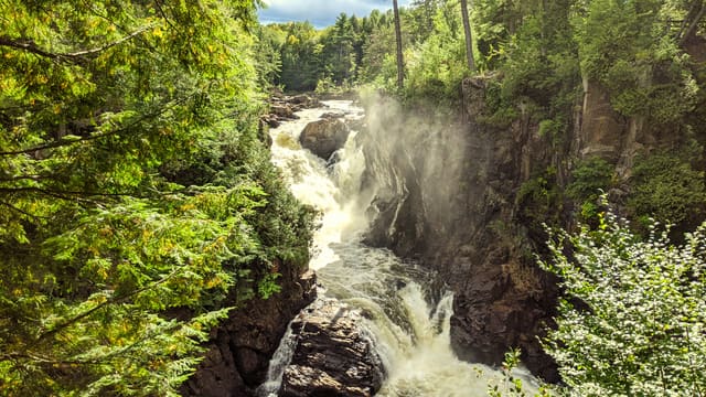 صورة من Chutes-Dorwin وMonte-à-Peine: شلالات Lanaudière في كل الفصول، ٥ من ٣٢