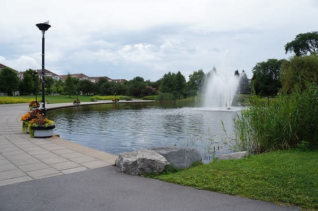 صورة من Parc Jarry: بركة وملاعب ومساحات للنزهة، ٥ من ١٥