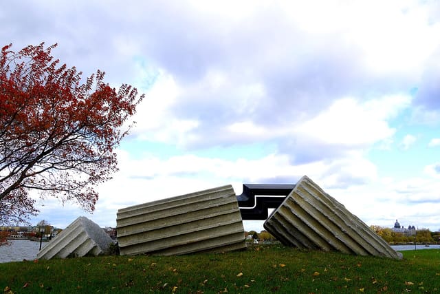صورة من Parc René-Lévesque: منحوتات وإطلالات على الماء، ٥ من ٢٥
