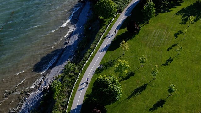 صورة من Rotary Park | Ajax Waterfront: مشي على واجهة Ajax المائية، ٤ من ١٠