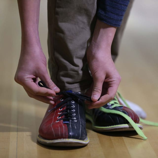 صورة من Toppler Bowl: بولينغ بخمس قوارير، ٤ من ٧