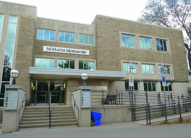 صورة من McMaster Museum of Art: معارض داخل الحرم الجامعي، ١ من ٢
