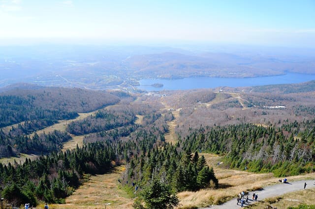 صورة من Mont-Tremblant: قرية المشاة والتلفريك إلى القمة، ٤ من ٢٢