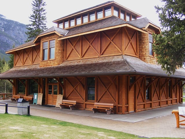 صورة من Banff Park Museum: تاريخ الطبيعة في مبنى خشبي، ١ من ٩