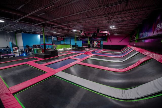 صورة من Flying Squirrel Winnipeg: ترامبولين وقاعات لعب، ١ من ١٦