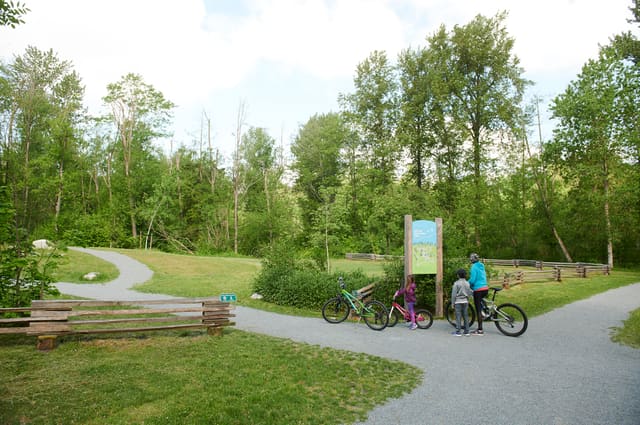 صورة من Aldergrove Regional Park: لعب طبيعي ومروج وغابة، ١ من ١