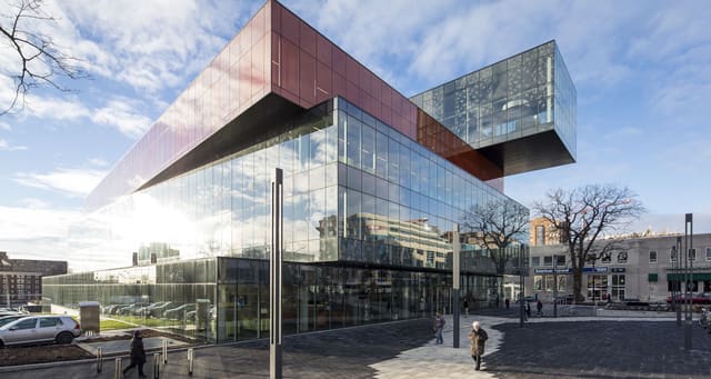 صورة من Halifax Central Library: عمارة وإطلالة من الطابق الخامس، ١ من ١