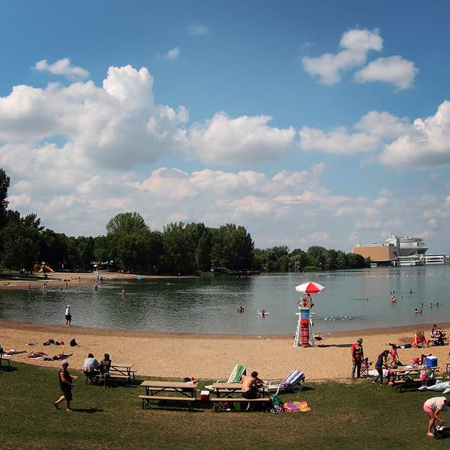 صورة من Plage Jean-Doré: شاطئ رملي للسباحة في Parc Jean-Drapeau، ٢ من ١٨