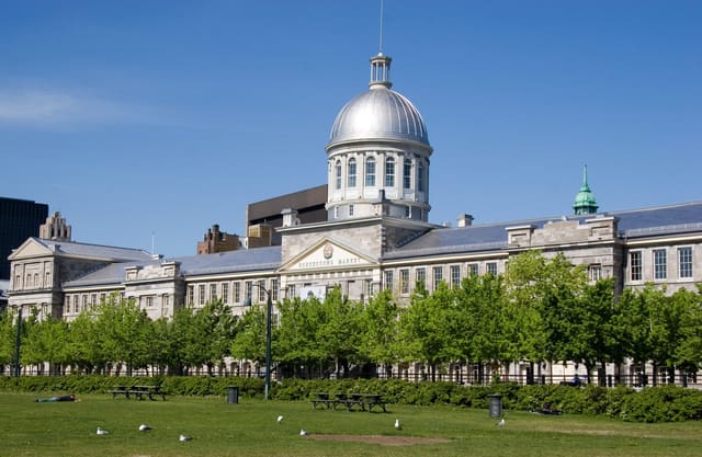 صورة من Marché Bonsecours: السوق التاريخي ذو القبة الفضية، ١ من ١٨