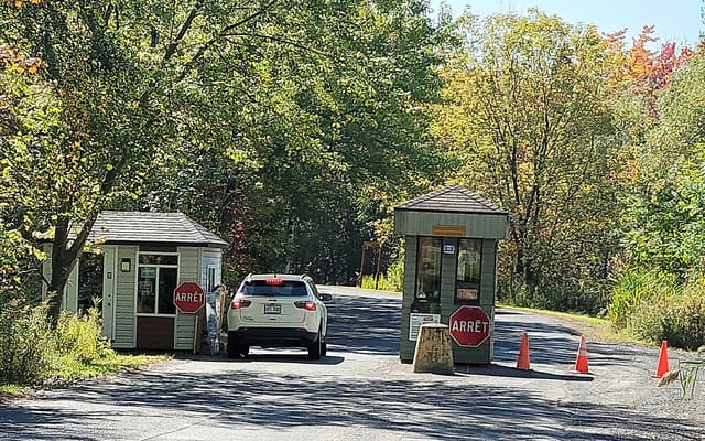 صورة من Mont-Saint-Bruno: خمس بحيرات وممرات سهلة في كل الفصول، ٦ من ١٨