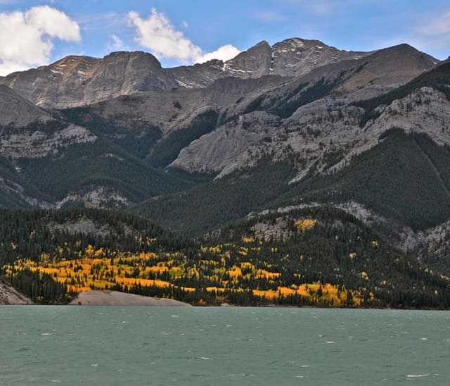 صورة من Barrier Lake Day Use: شاطئ بحيرة ومناظر جبال، ٦ من ١٦