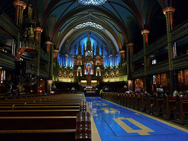 صورة من Basilique Notre-Dame: عمارة وزخارف تاريخية، ٣ من ١٥