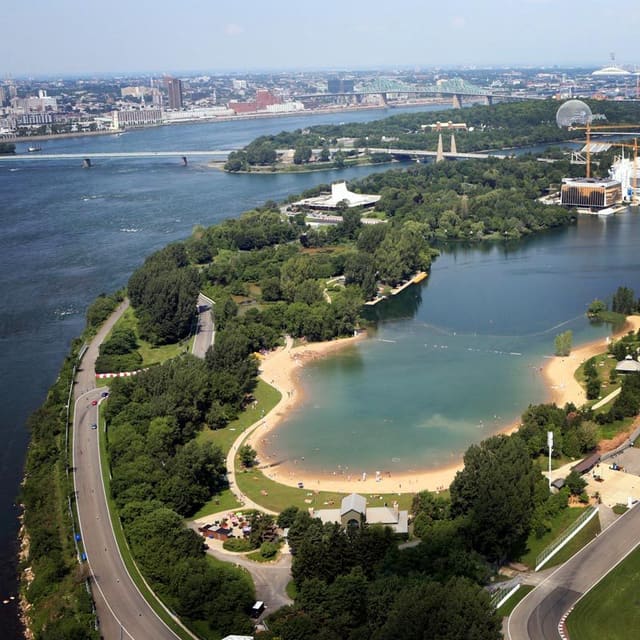 صورة من Plage Jean-Doré: شاطئ رملي للسباحة في Parc Jean-Drapeau، ١ من ١٨